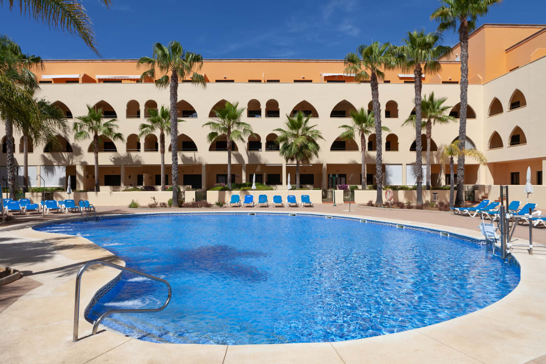 Pool Apartamentos Playamarina by Senator