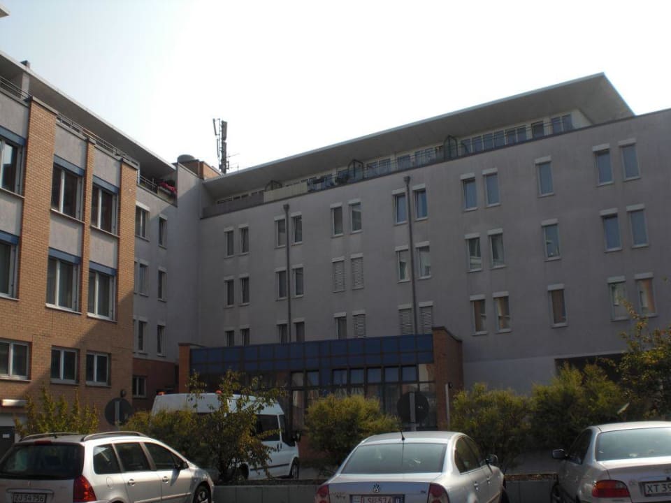 Hotel vom Parkplatz aus Comfort Hotel Weißensee