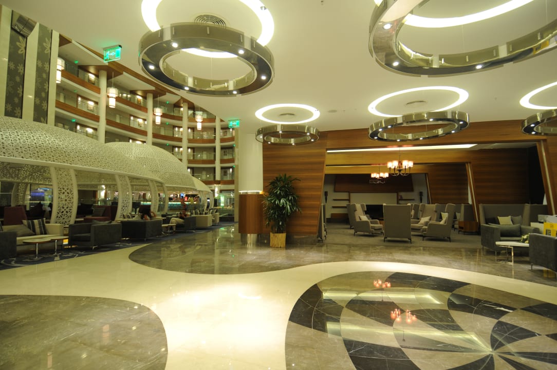 Lobby Gold Island Selected