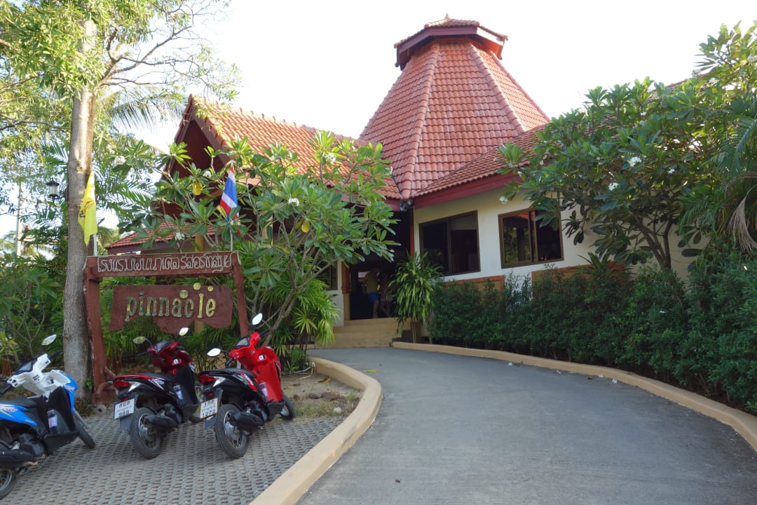 So siehts von aussen aus Pinnacle Samui Resort