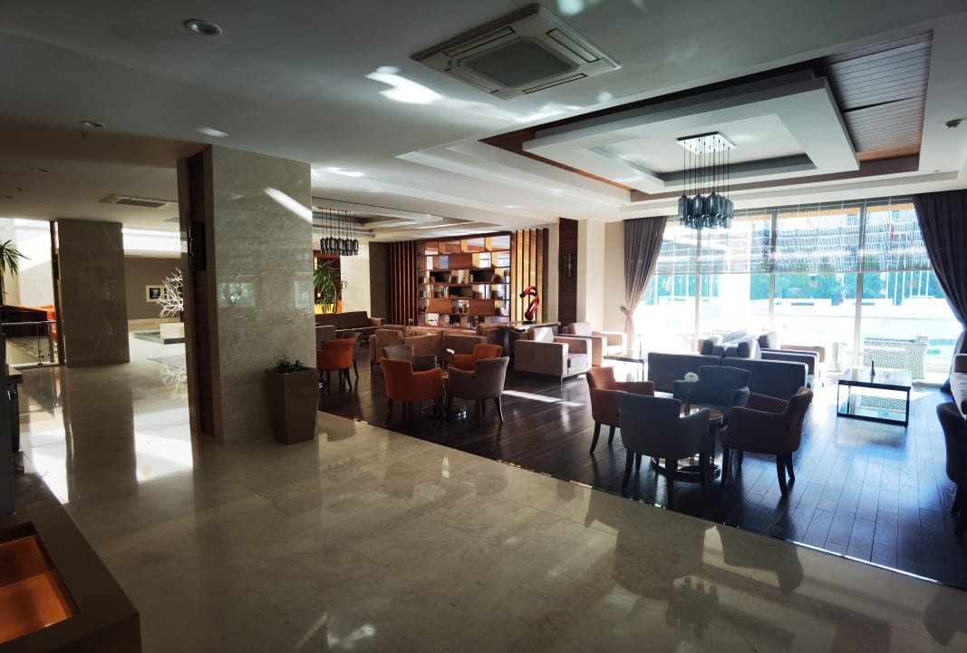 Lobby Side Sunport Hotel & Spa