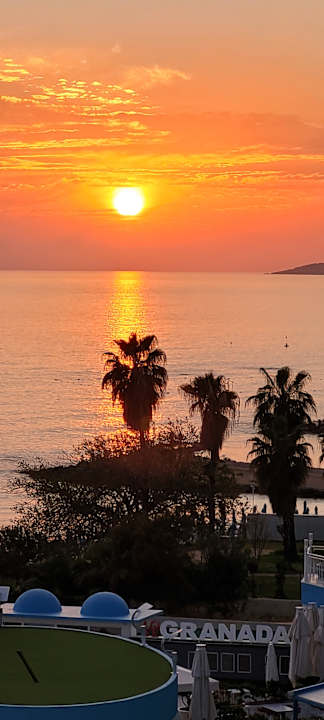 Außenansicht Azura Deluxe Resort & Spa Hotel