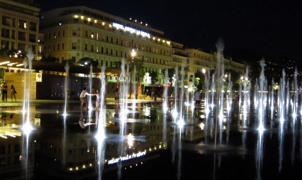 Night view Hôtel Aston La Scala