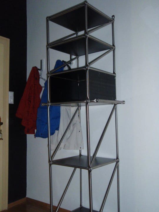 "Kleiderschrank" in der Post-Box Hotel Erlebnis Post