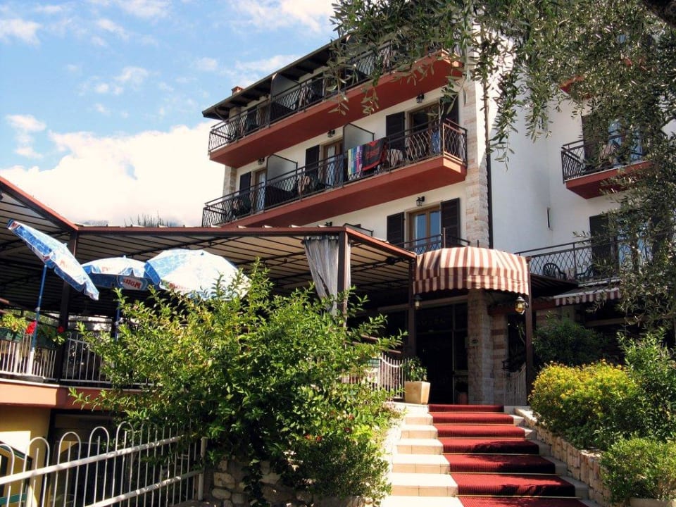 Frontansicht Hotel Rabay