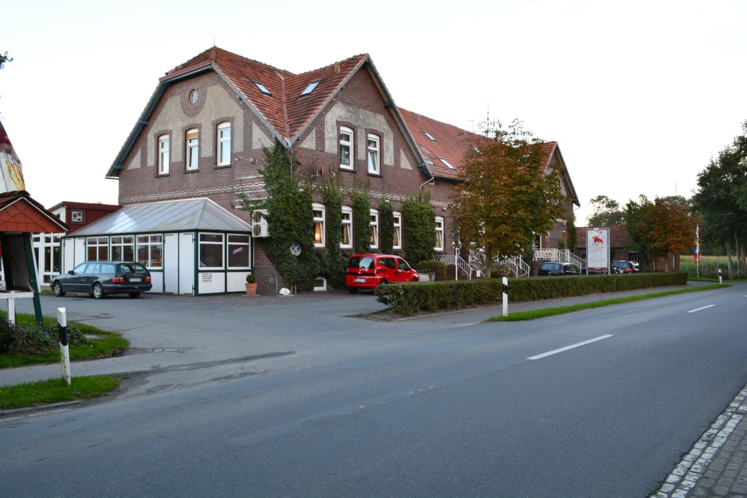 Hotel von der Straße gesehen Ferienhof Frieslandstern