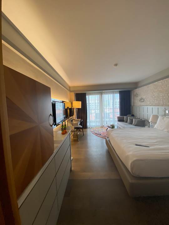 Zimmer Acanthus Cennet Barut Collection