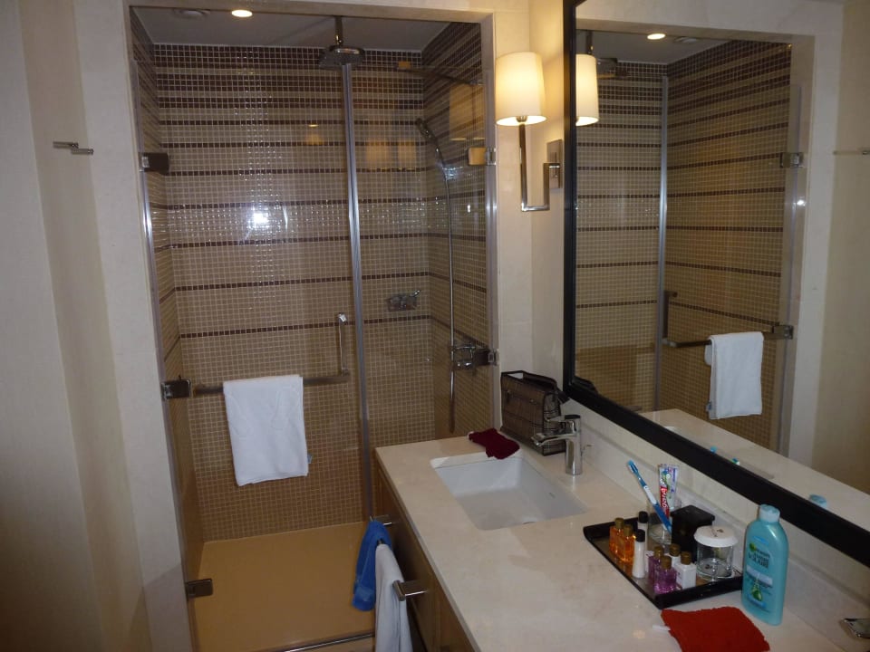 Badezimmer mit großer Dusche Papillon Zeugma Relaxury