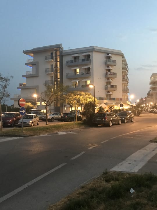 Außenansicht Hotel Tritone