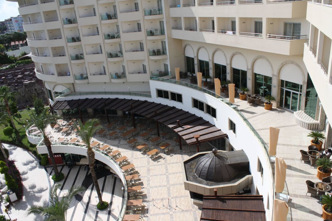Blick vom Balkon auf Restaurant Saphir Resort & Spa