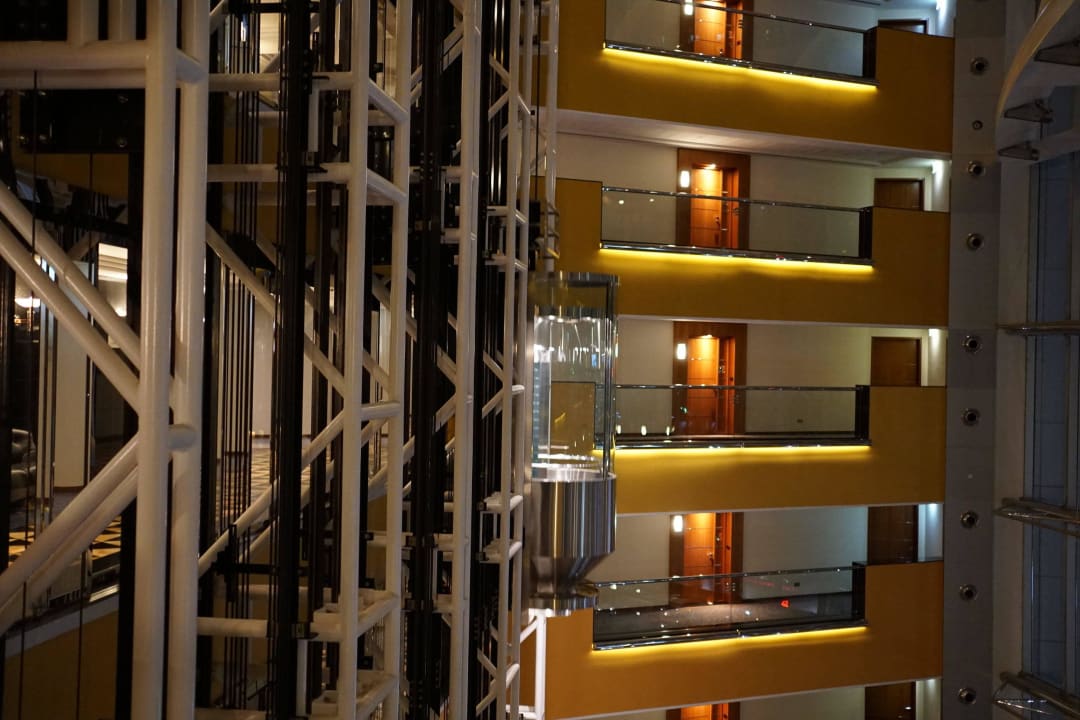 Lifts Hotel Jumeirah Emirates Towers