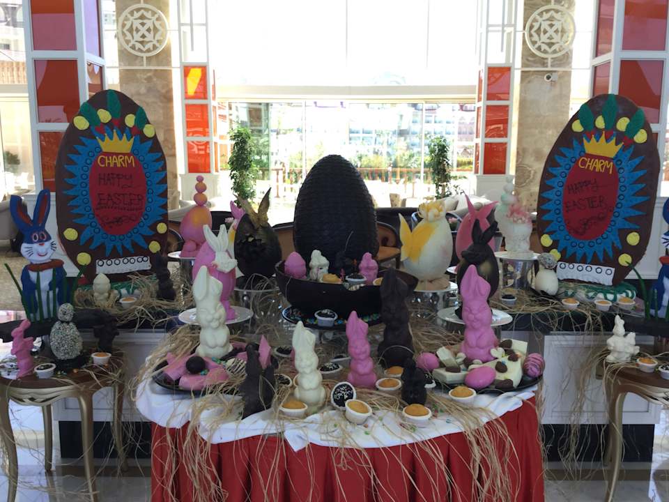 Lobby Well Palace Side