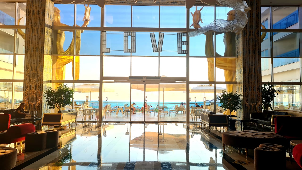 Lobby Azura Deluxe Resort & Spa Hotel