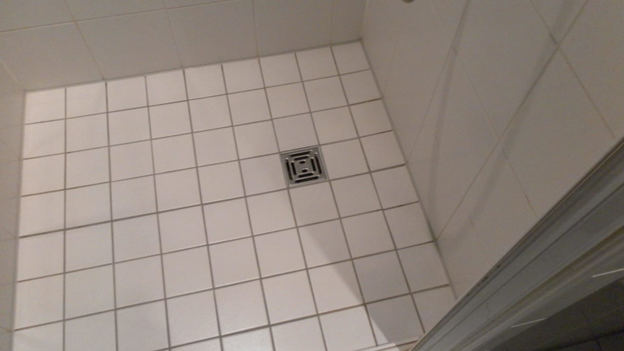 Sauberer Abfluss ohne Rückstände Mercure Hotel Hamburg Mitte