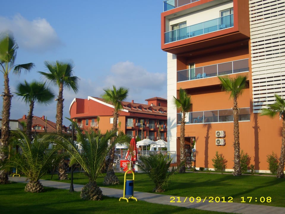 Blick aus dem Hotelgarten Club Side Coast