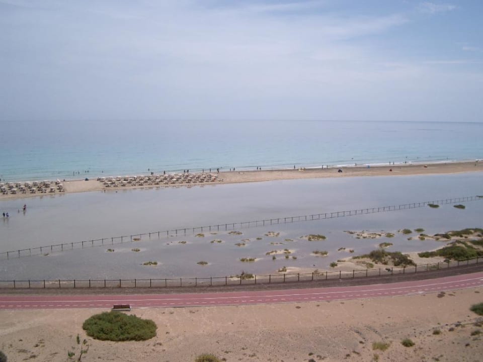 Blick zum Strand bei Flut Iberostar Selection Fuerteventura Palace