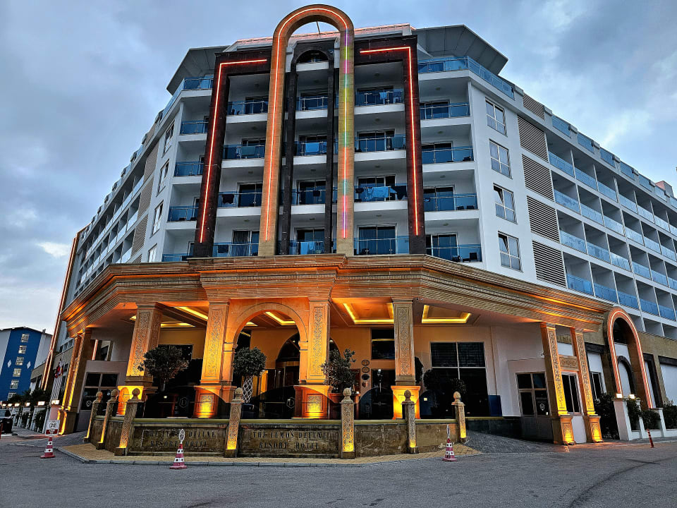 Außenansicht The Lumos Deluxe Resort Hotel