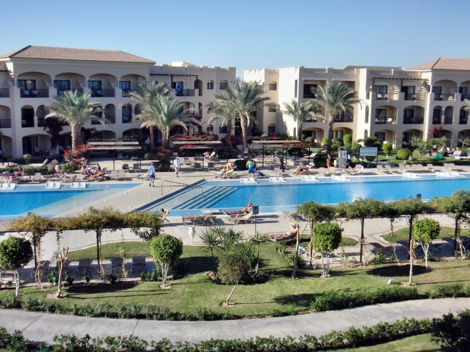 Sicht auf die Pools aus dem 2. OG JAZ Aquamarine Resort