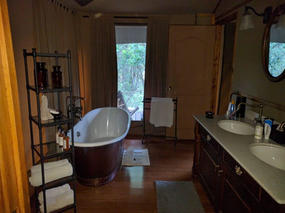 Badezimmer fotografiert vom Klo Elewana Collection Sand River Masai Mara