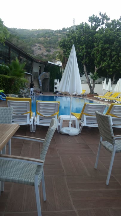 Poolanlage steht sauber und gepflegt  La Finca Marina