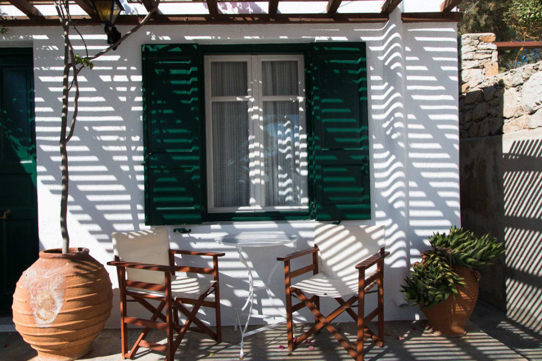 Столик на веранде Hotel Fos Suites