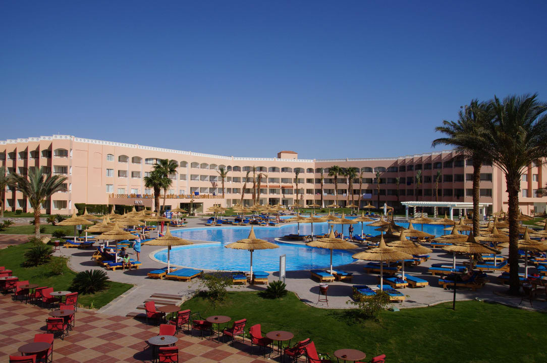 14 Beach Albatros Resort