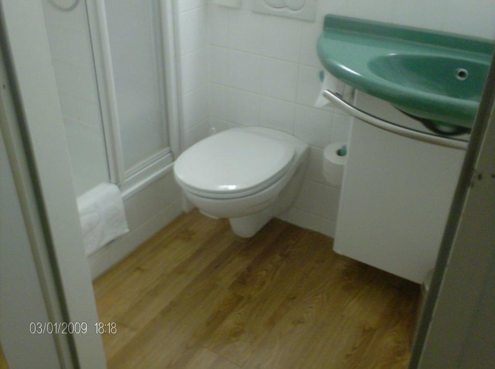 Badezimmer. Hotel Ibis Wien Mariahilf