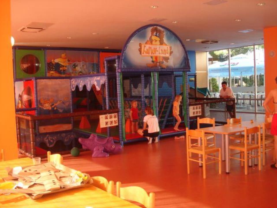 Falkyland Falkensteiner Club Funimation Borik