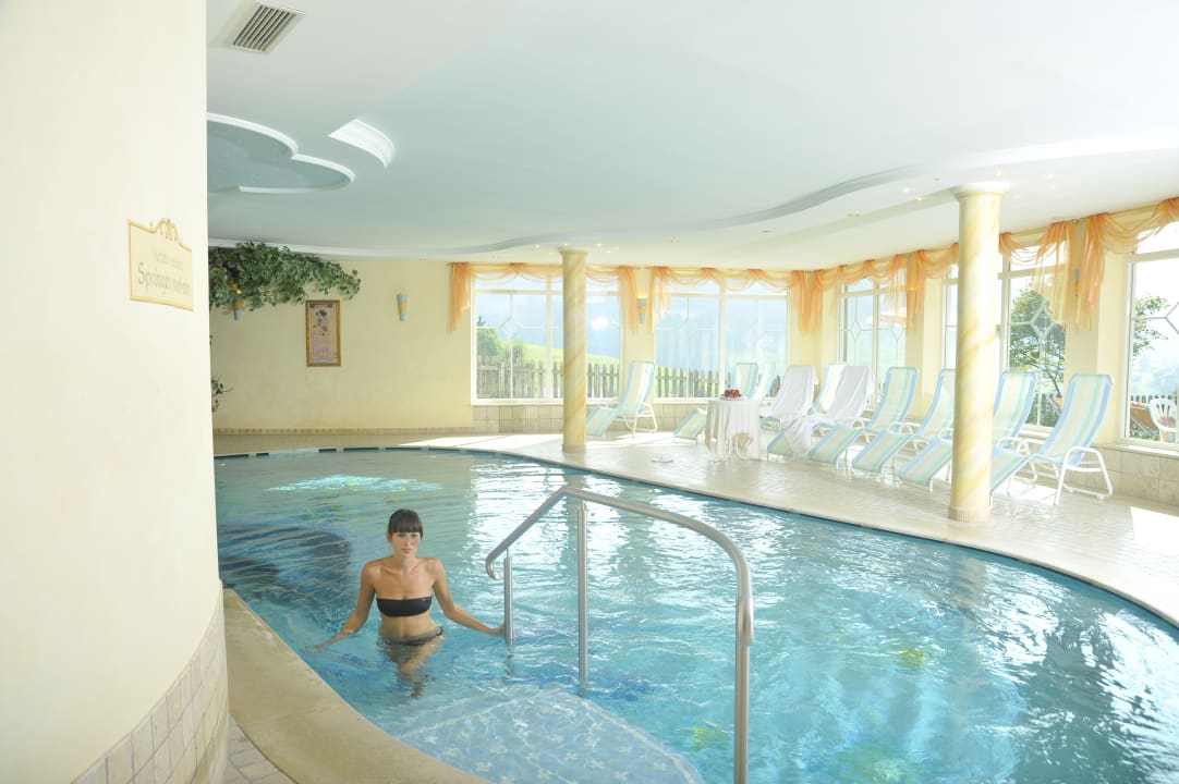 Pool Hotel Sonnenheim