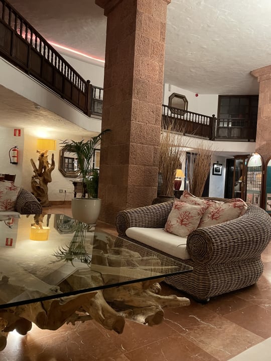 Lobby Hotel Parque Tropical