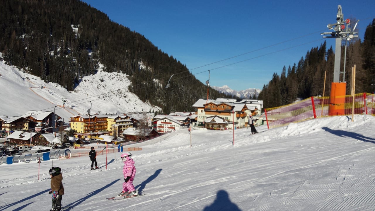 Von der Skipiste bis zum Hotel ! Hotel Alpenhof