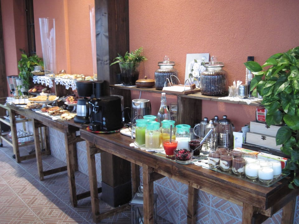 Sehr reichhaltiges Frühstücksbuffet Agriturismo Cascina San Carlo
