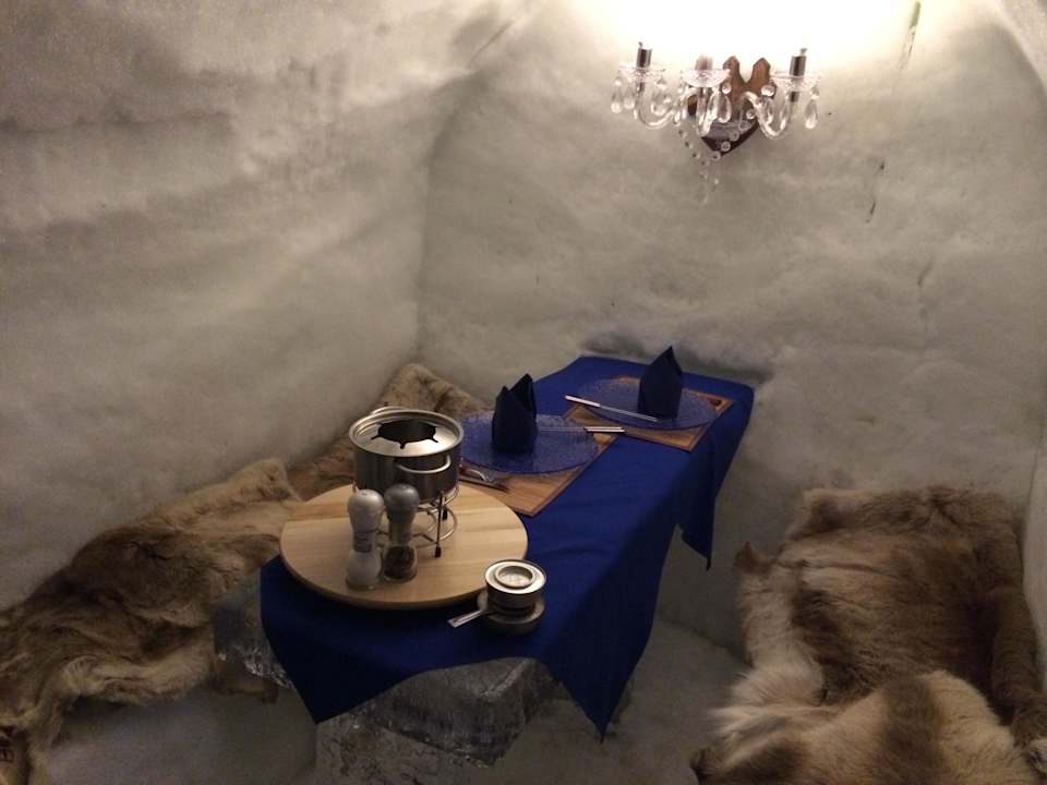 Eistisch für 2 Hotel Alpeniglu