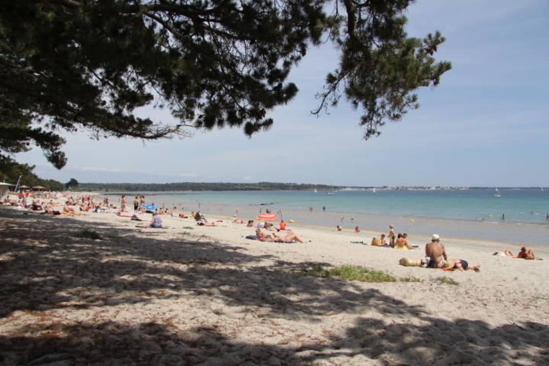 Öffentlicher Strand in Cap Coz Hotel Pierre et Vacances