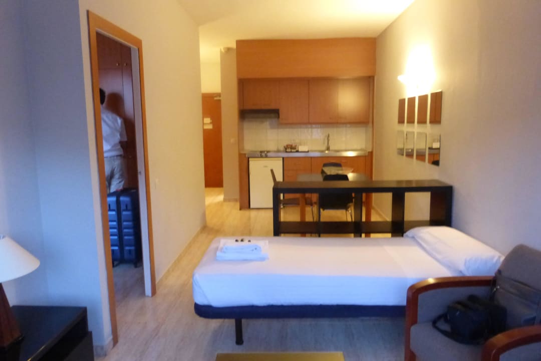 Wohnbereich bis Küchenzeile Hotel Mariano Cubi