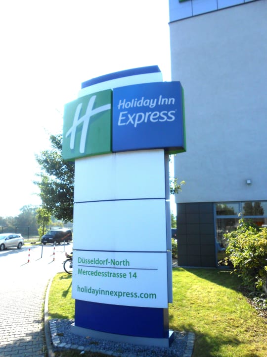 Eingangsschild Holiday Inn Express Düsseldorf - City Nord