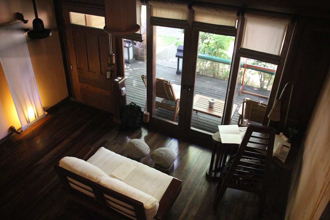 Blick vom Schlafzimmer in den Wohnbereich Hotel Sandoway Resort