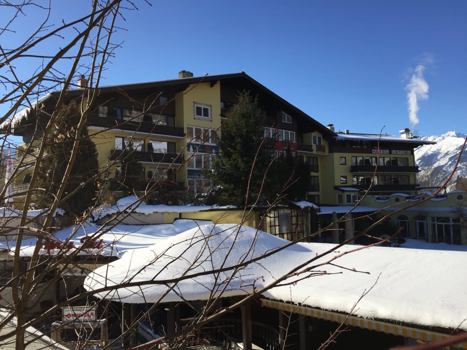 Der Blick aus unserem Zimmer heute Morgen zum Prtn Hotel Der Schütthof