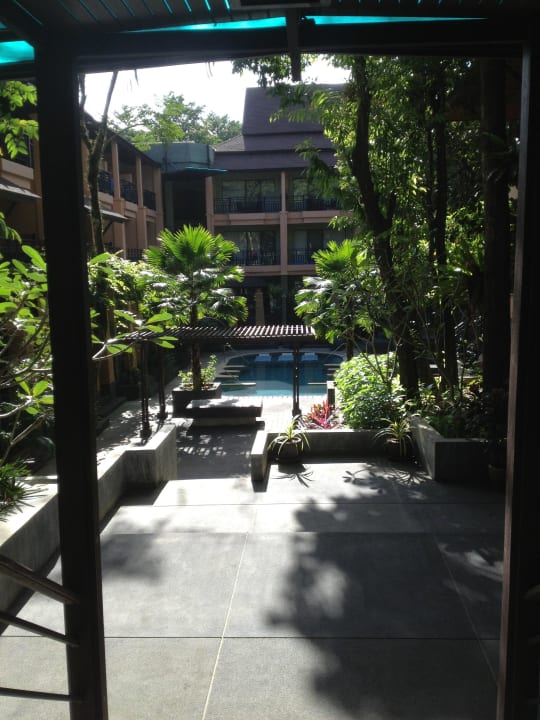 Blick zwischen den Häusern Khao Lak Merlin Resort