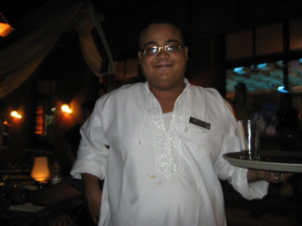 Kellner der Taguine Pickalbatros Jungle Aqua Park Resort - Neverland Hurghada