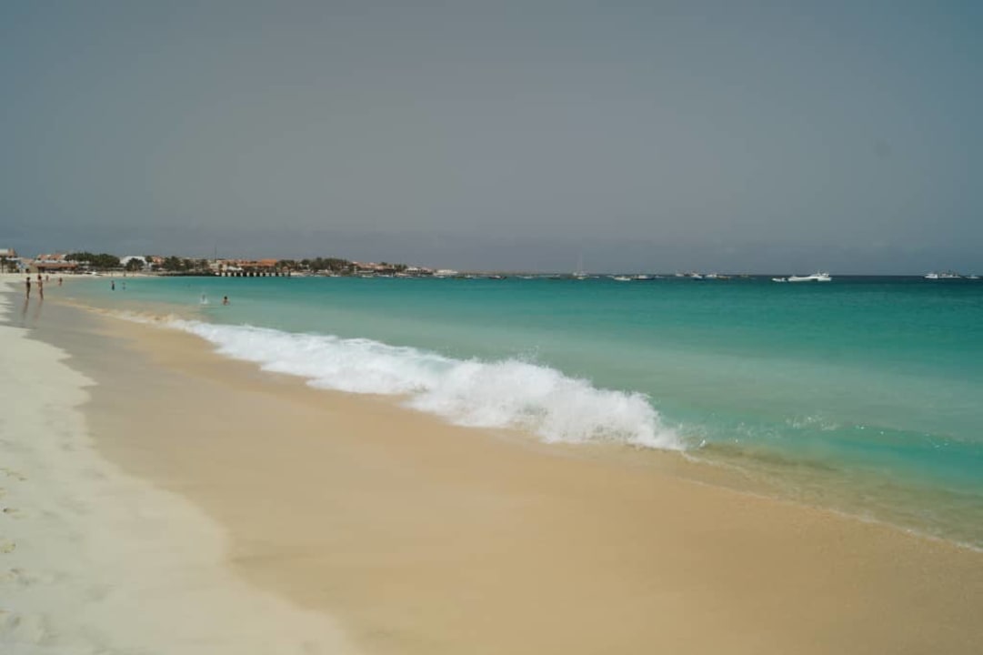 Plaża na wyspie Sal Oasis Salinas Sea