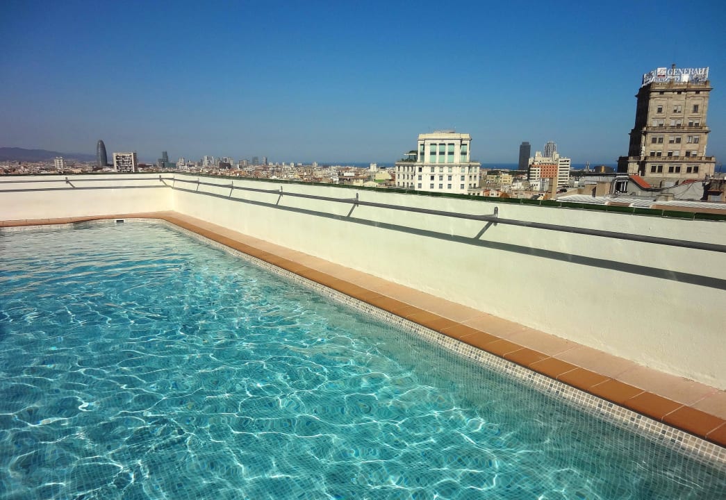 Im 11.Stock ca5x20m Pool mit grossartiger Aussicht NH Collection Barcelona Gran Hotel Calderón