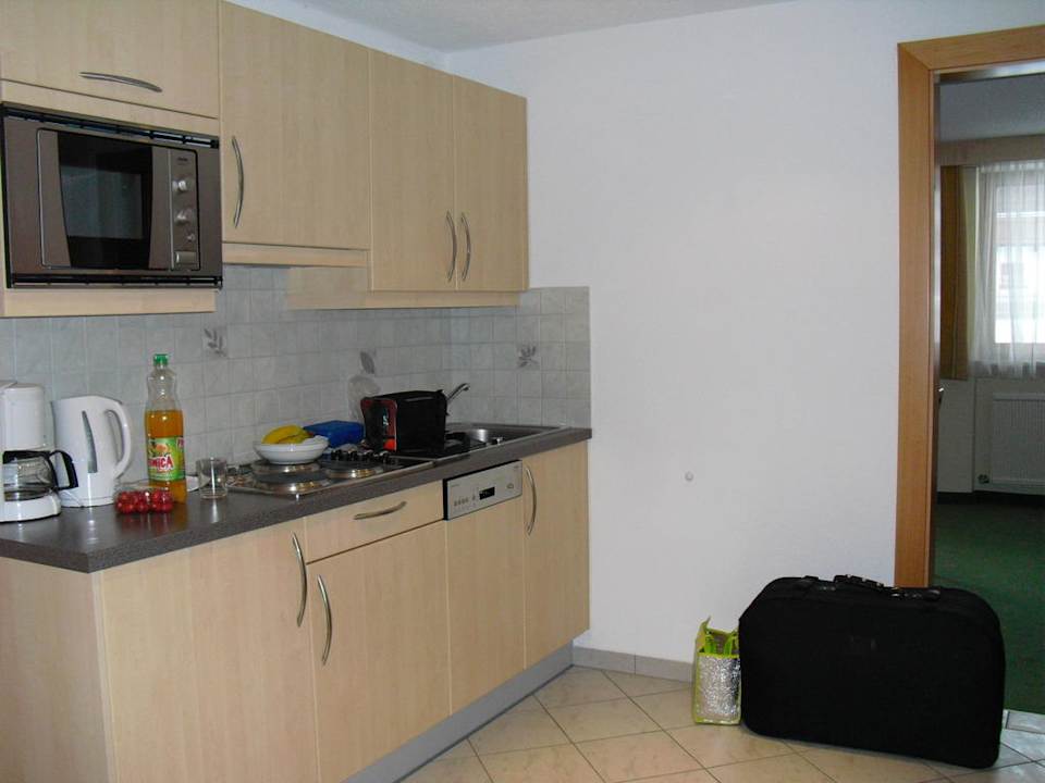 Küchenzeile im Flurbereich Appartement 27 Ferienwohnungen am Matinesweg, Serfaus