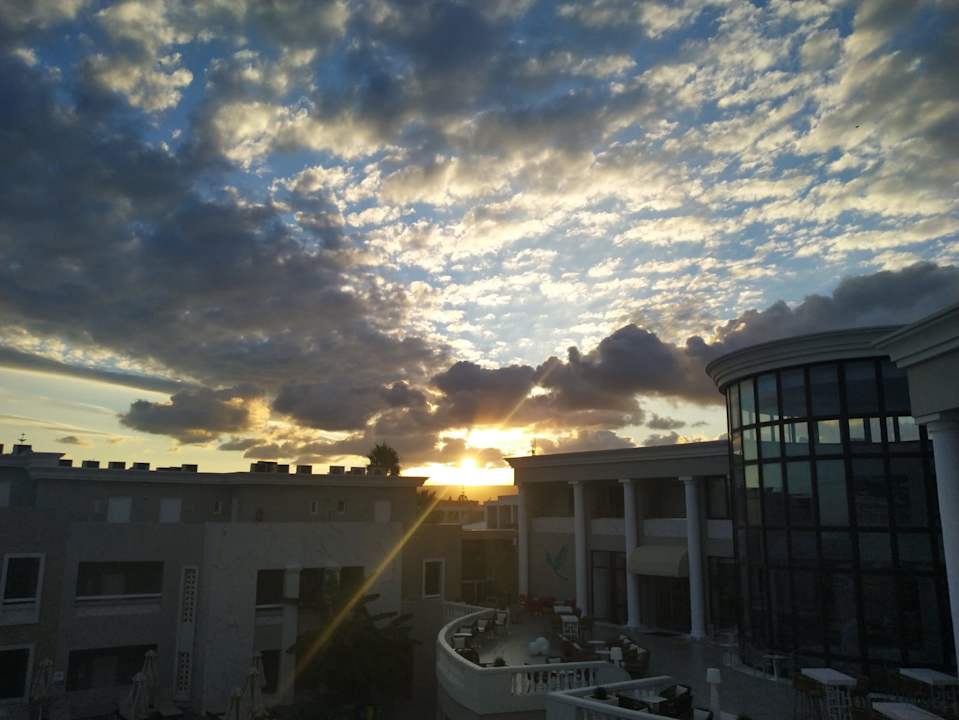 Strand Mythos Palace Resort & Spa