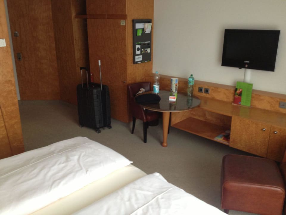 4* Zimmer ohne Kofferablage  Lindner Düsseldorf Airport, part of JdV by Hyatt