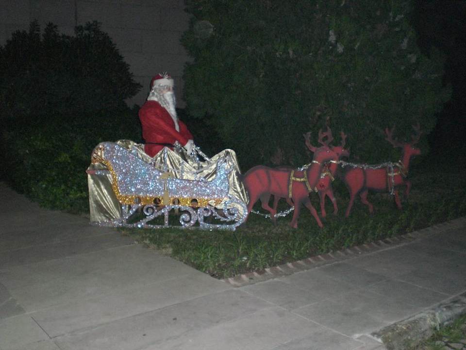 Nikolaus am Haupteingang Kilikya Palace Göynük