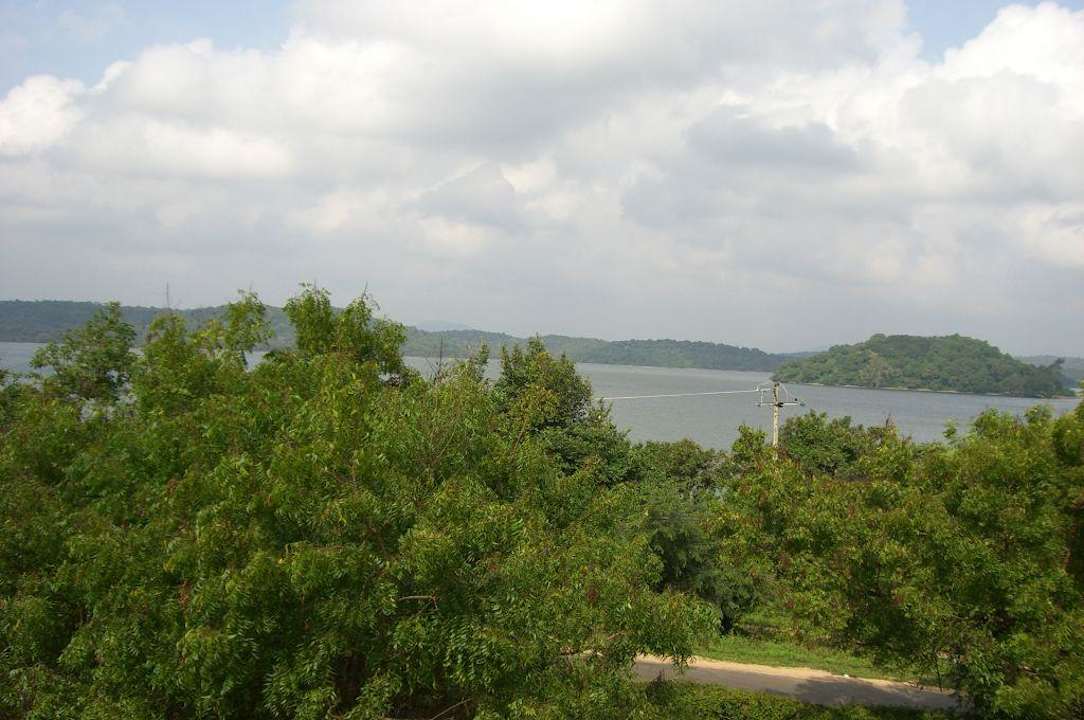 Blick von der Terrasse auf den See Hotel Royal Lotus