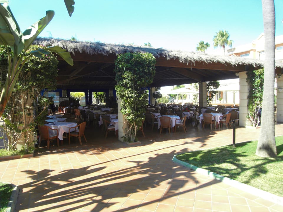 Außenbereich des Restaurants Hipotels Barrosa Park