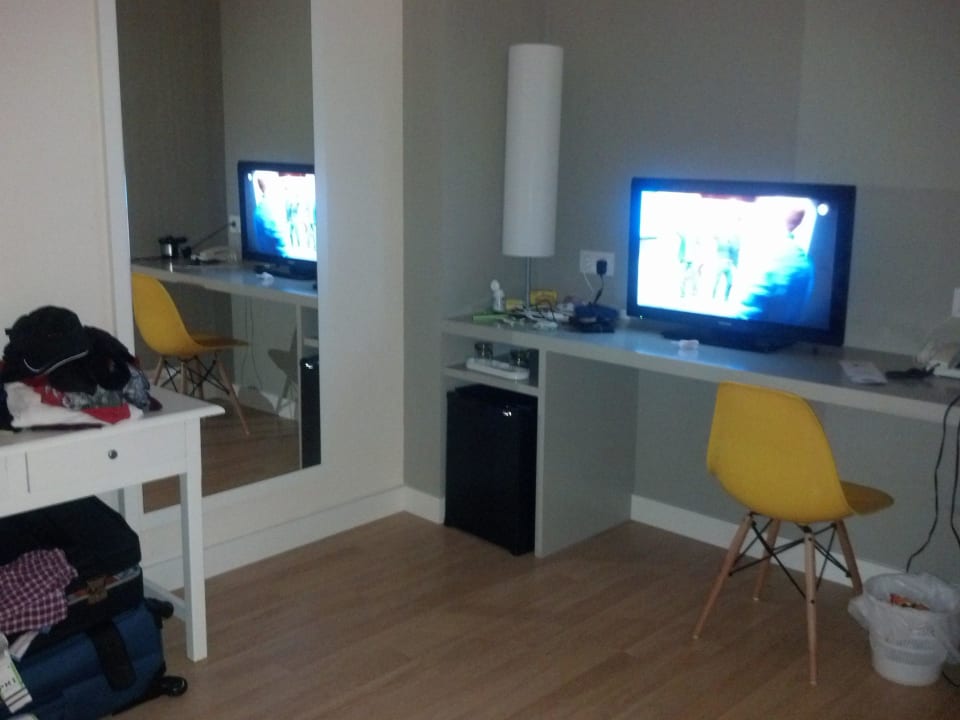 Wohn/Schlafzimmer - etwas wenig Ablage  Hotel Rosella by Intelier