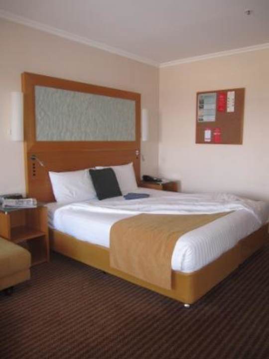 Bequemes Kingsize-Bett Stamford Grand Hotel